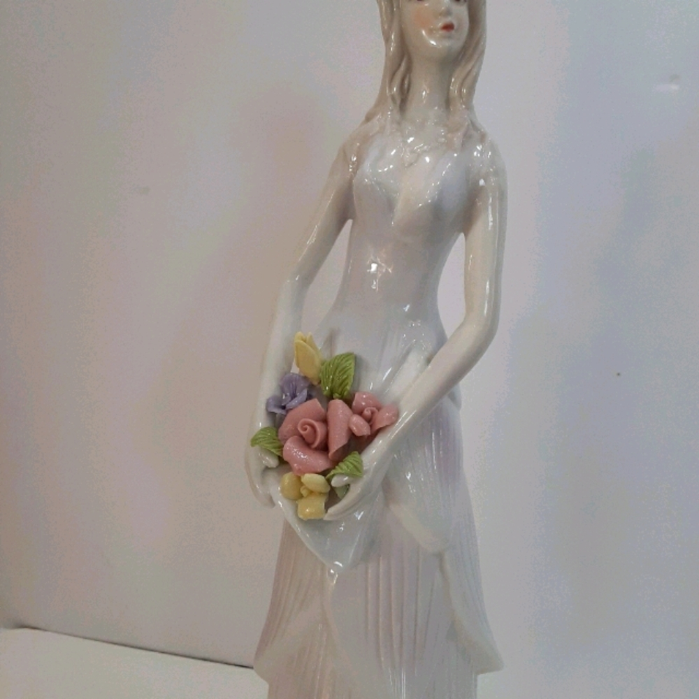 Elegant lady statue